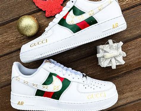 simbolo nike gucci per scarpe|sneakers gucci su farfetch.